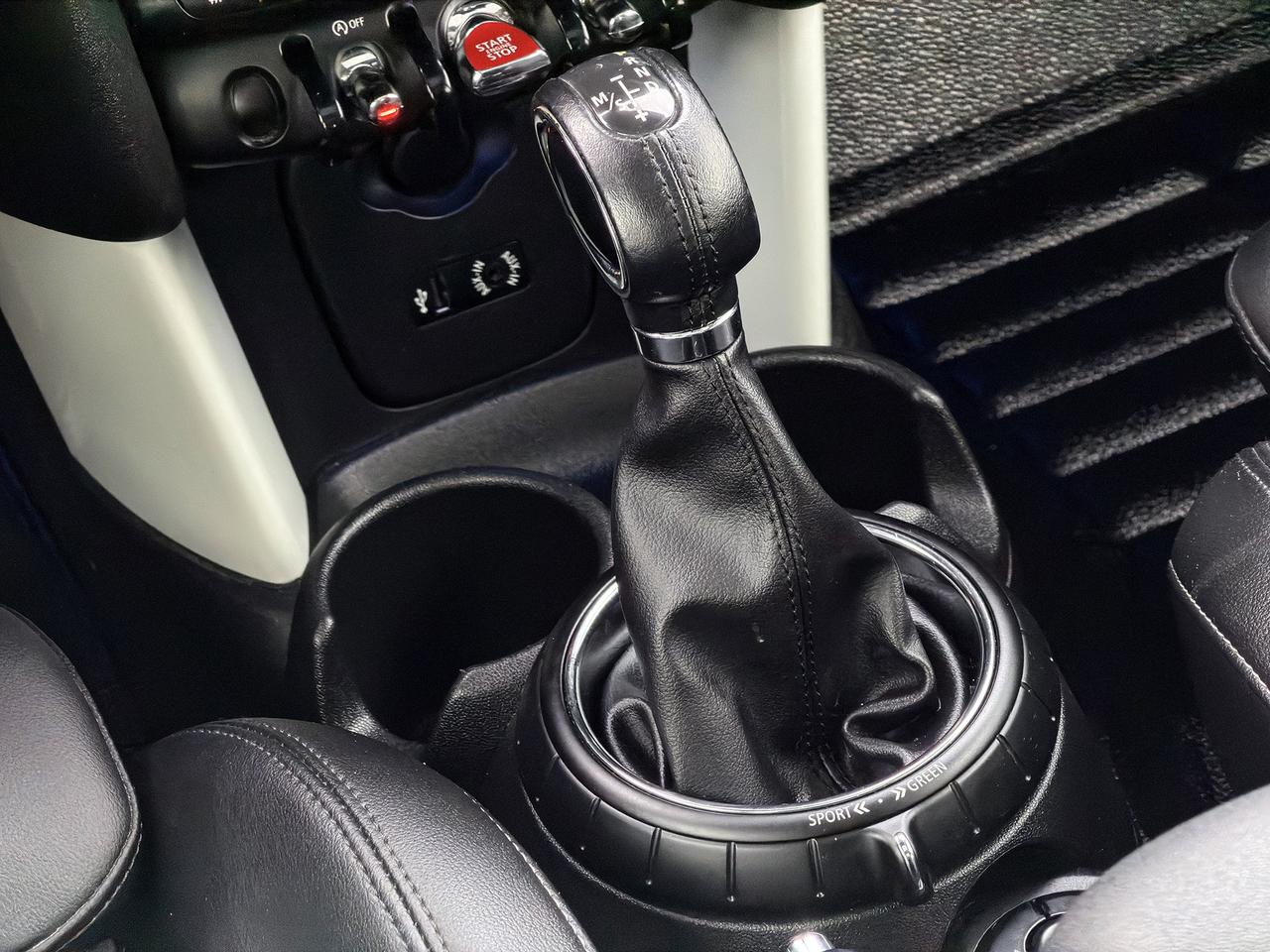 2016 MINI Cooper S w/Tech Pkg. Photo