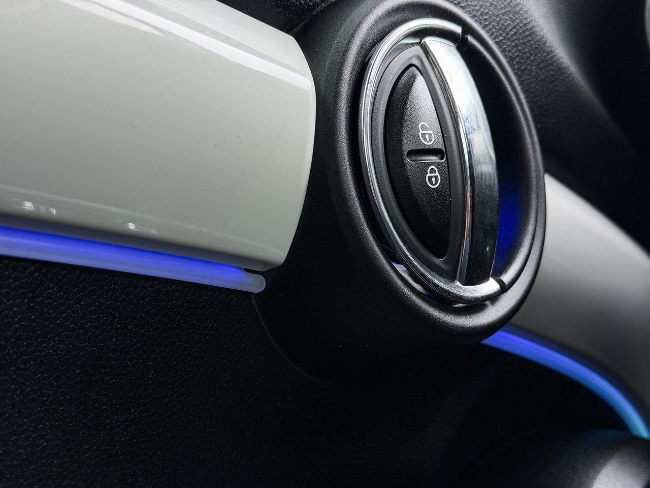 2016 MINI Cooper S w/Tech Pkg. Photo