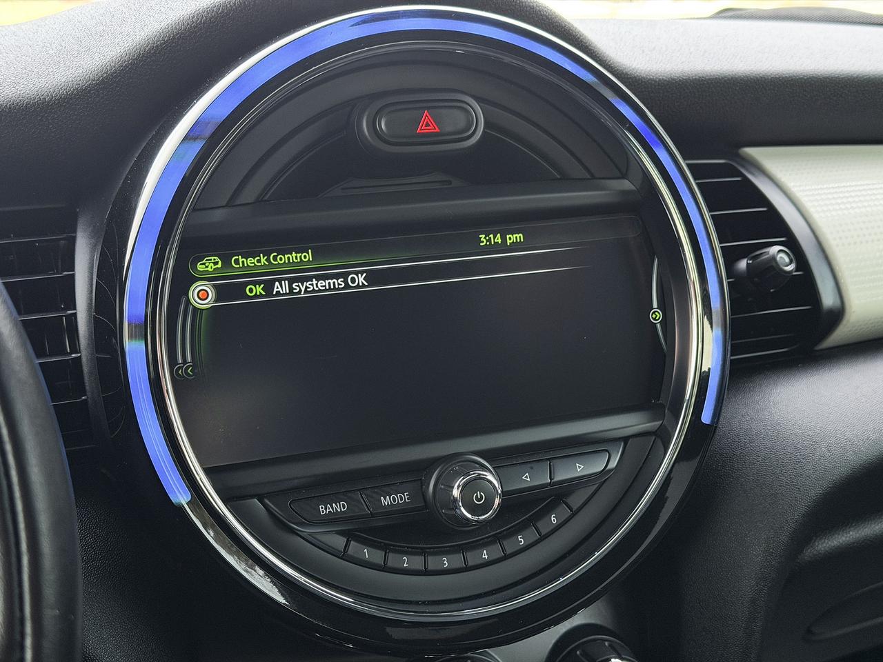 2016 MINI Cooper S w/Tech Pkg. Photo