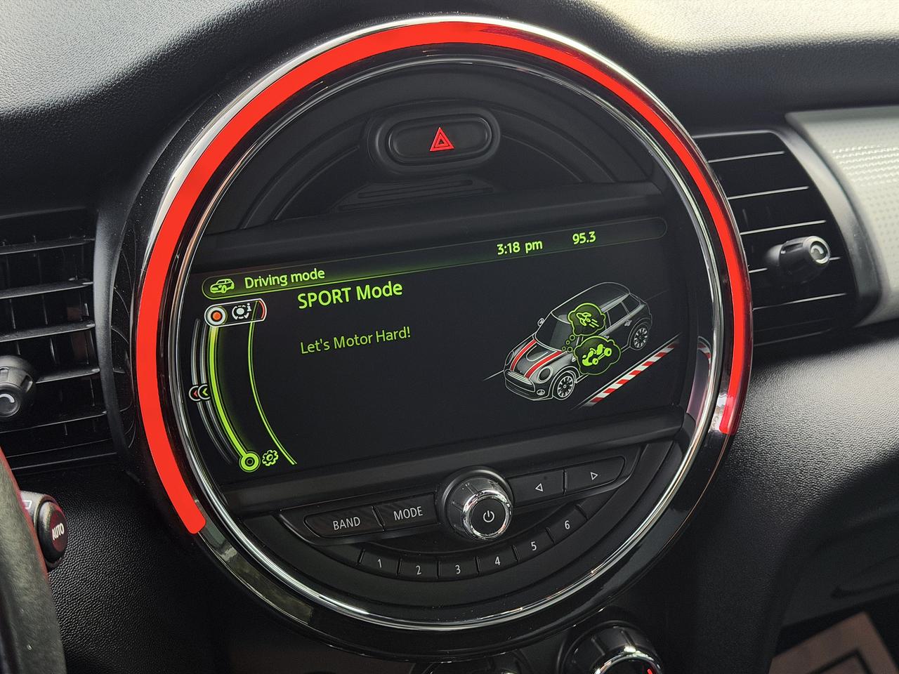 2016 MINI Cooper S w/Tech Pkg. Photo