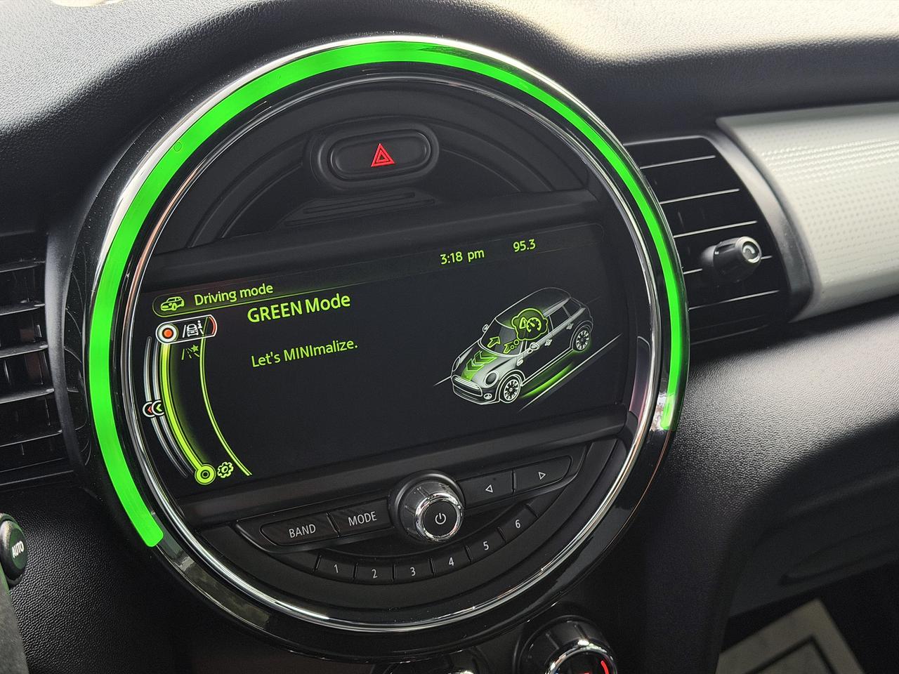 2016 MINI Cooper S w/Tech Pkg. Photo