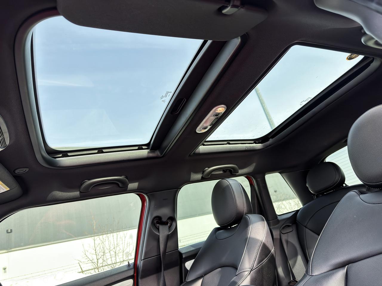 2016 MINI Cooper S w/Tech Pkg. Photo