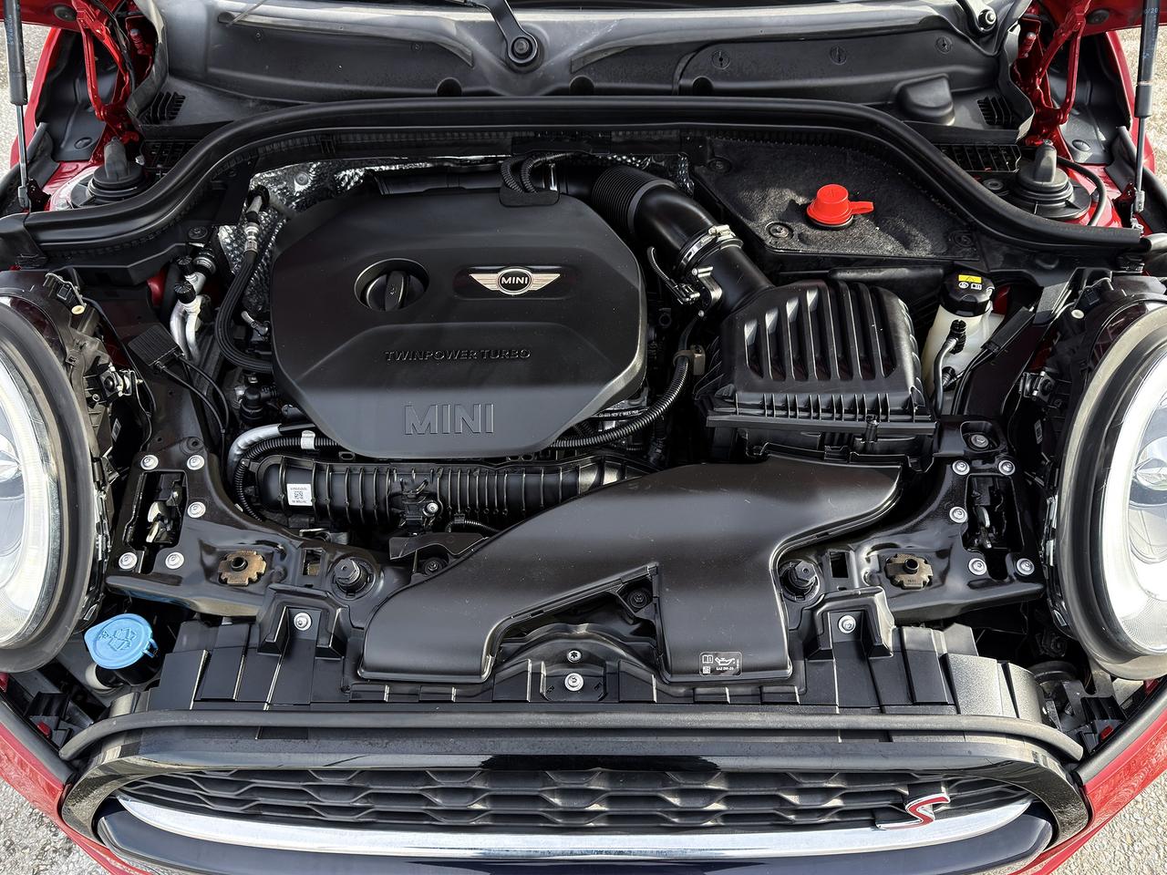 2016 MINI Cooper S w/Tech Pkg. Photo