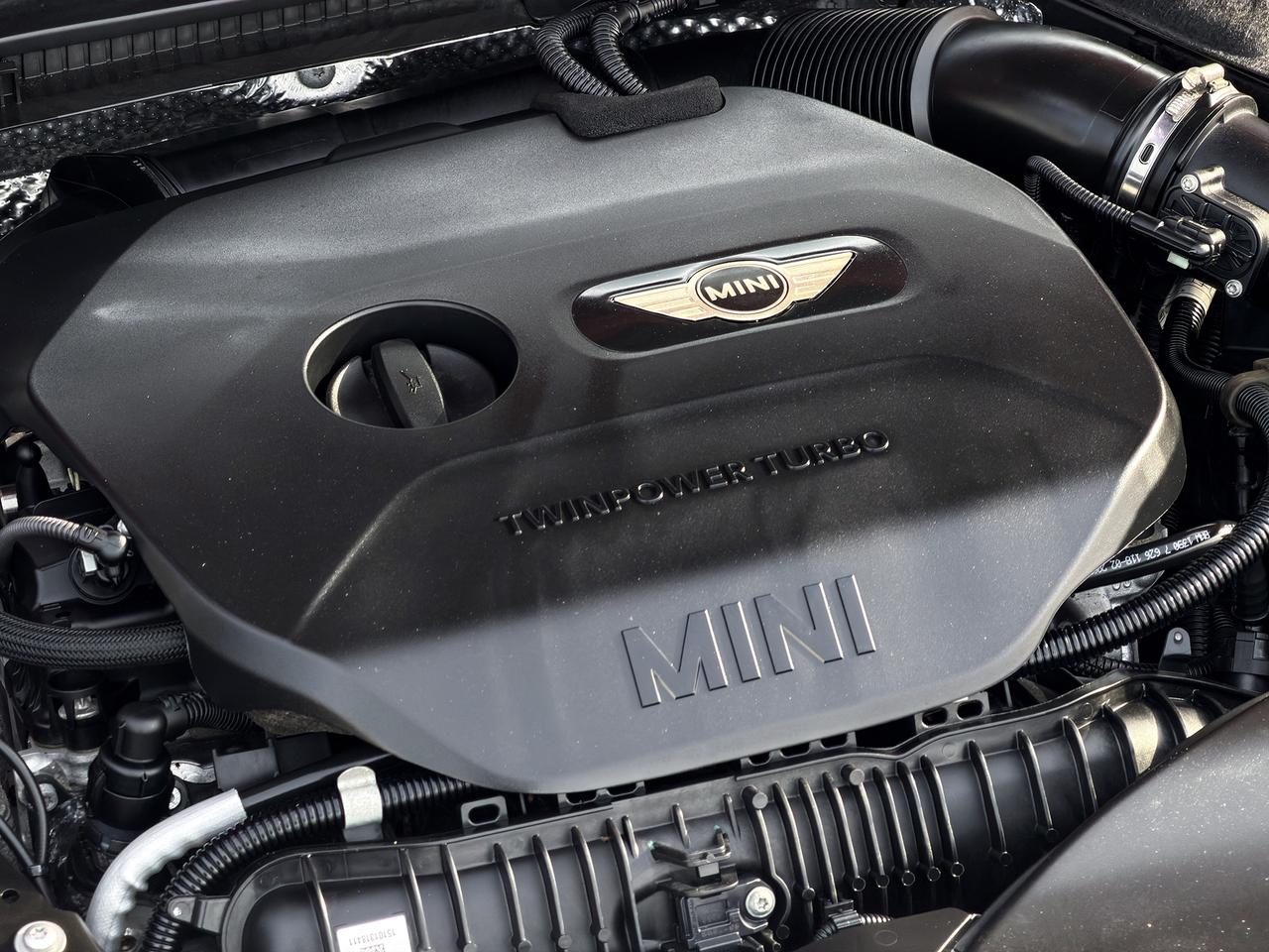 2016 MINI Cooper S w/Tech Pkg. Photo