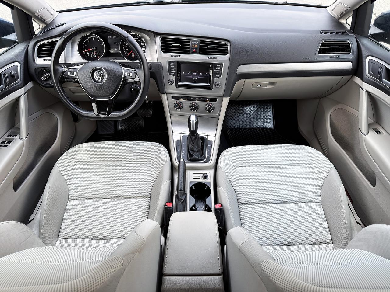 2015 Volkswagen Golf TRENDLINE Photo4