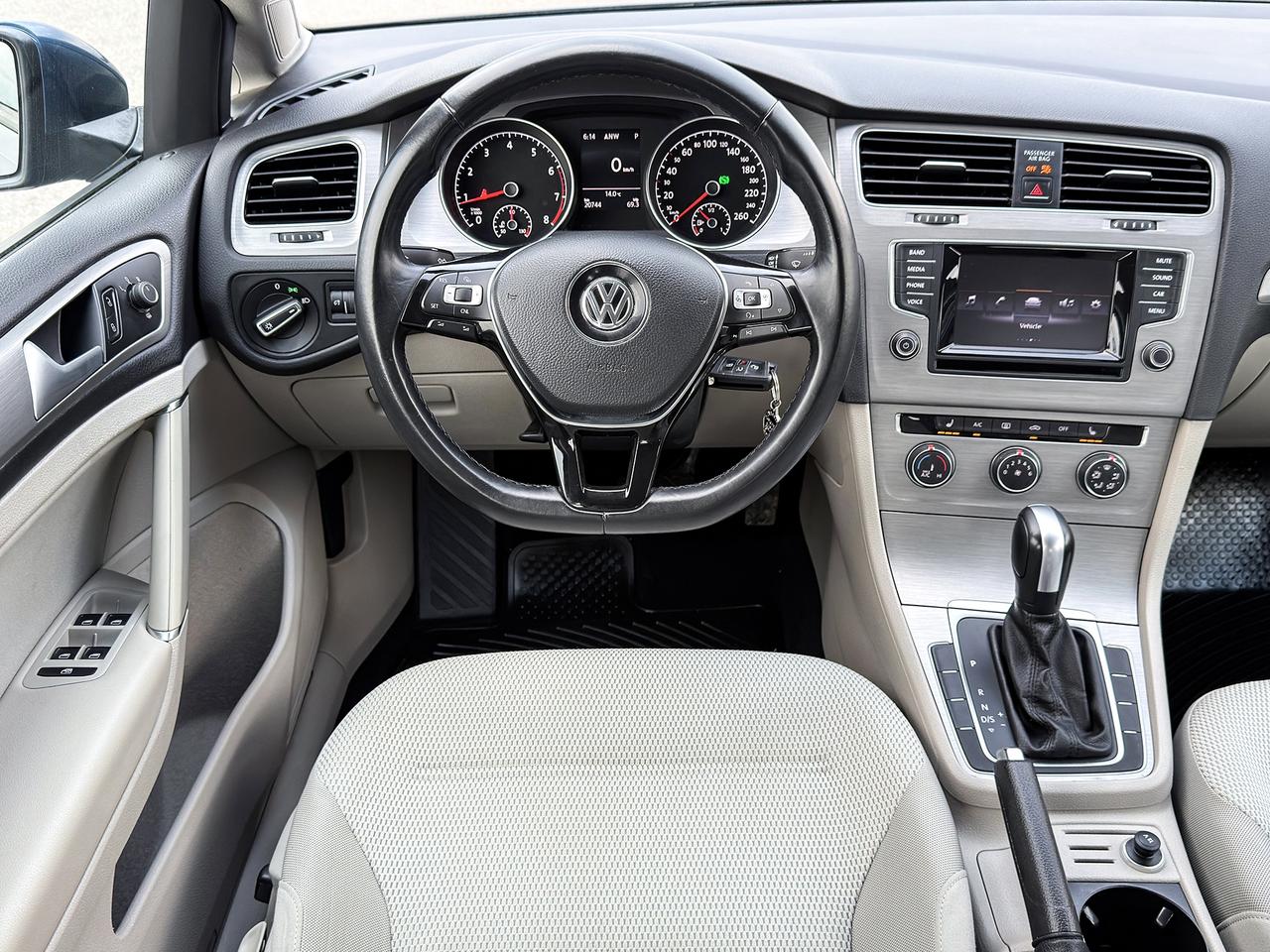 2015 Volkswagen Golf TRENDLINE Photo