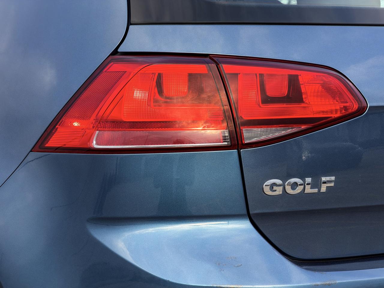 2015 Volkswagen Golf TRENDLINE Photo