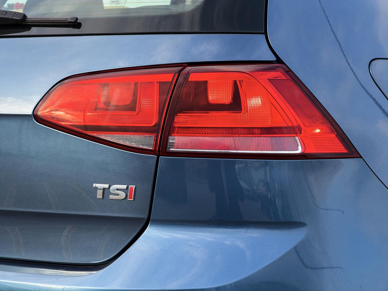 2015 Volkswagen Golf TRENDLINE Photo