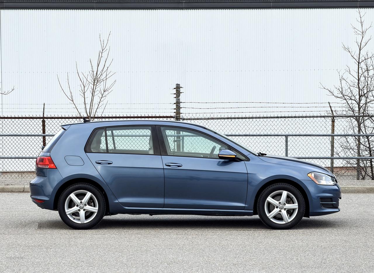 2015 Volkswagen Golf TRENDLINE Photo