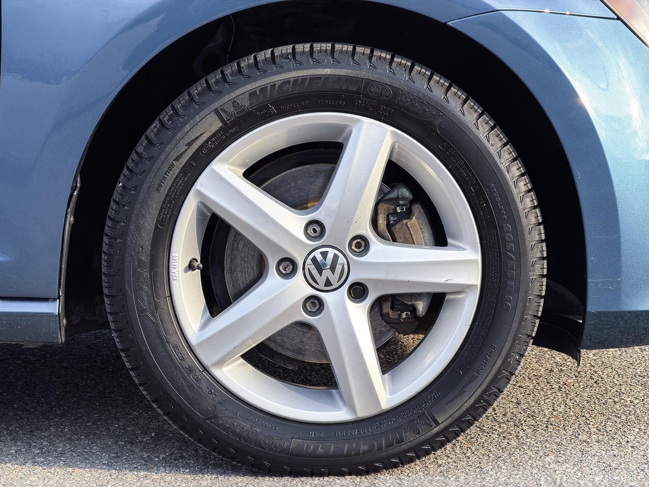 2015 Volkswagen Golf TRENDLINE Photo