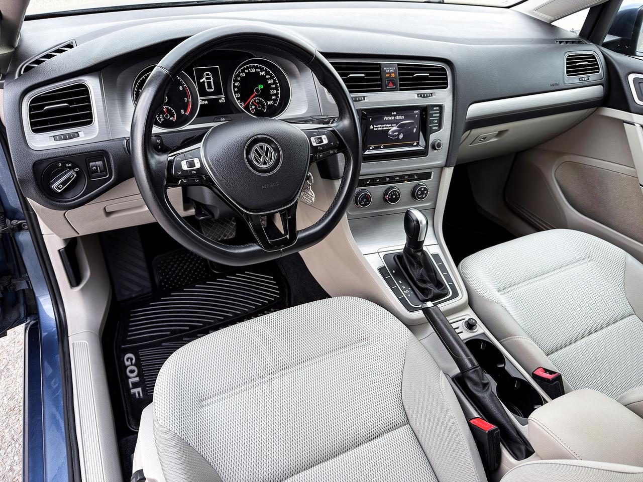 2015 Volkswagen Golf TRENDLINE Photo