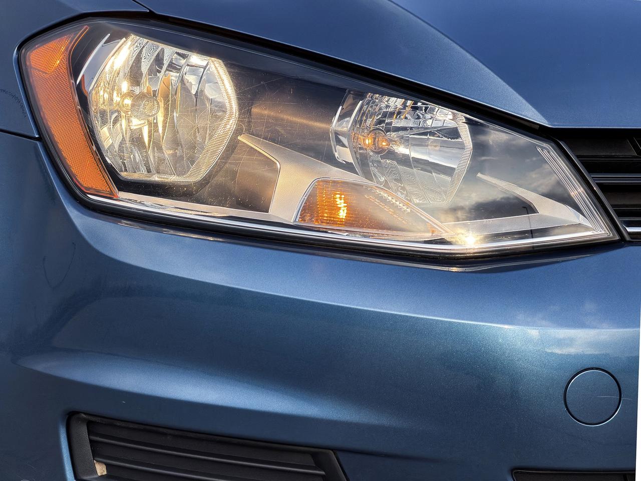 2015 Volkswagen Golf TRENDLINE Photo