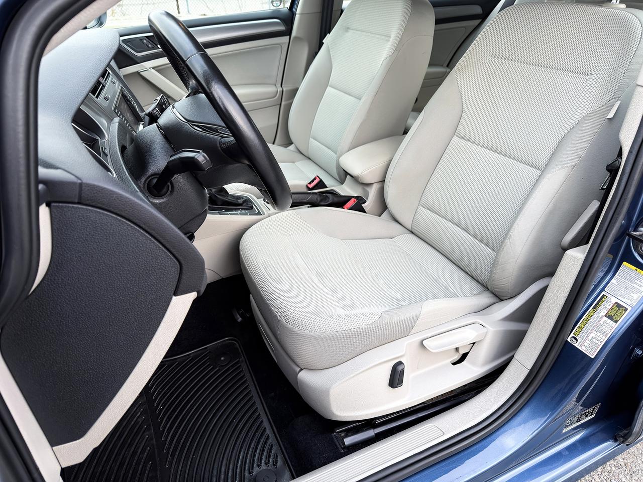 2015 Volkswagen Golf TRENDLINE Photo