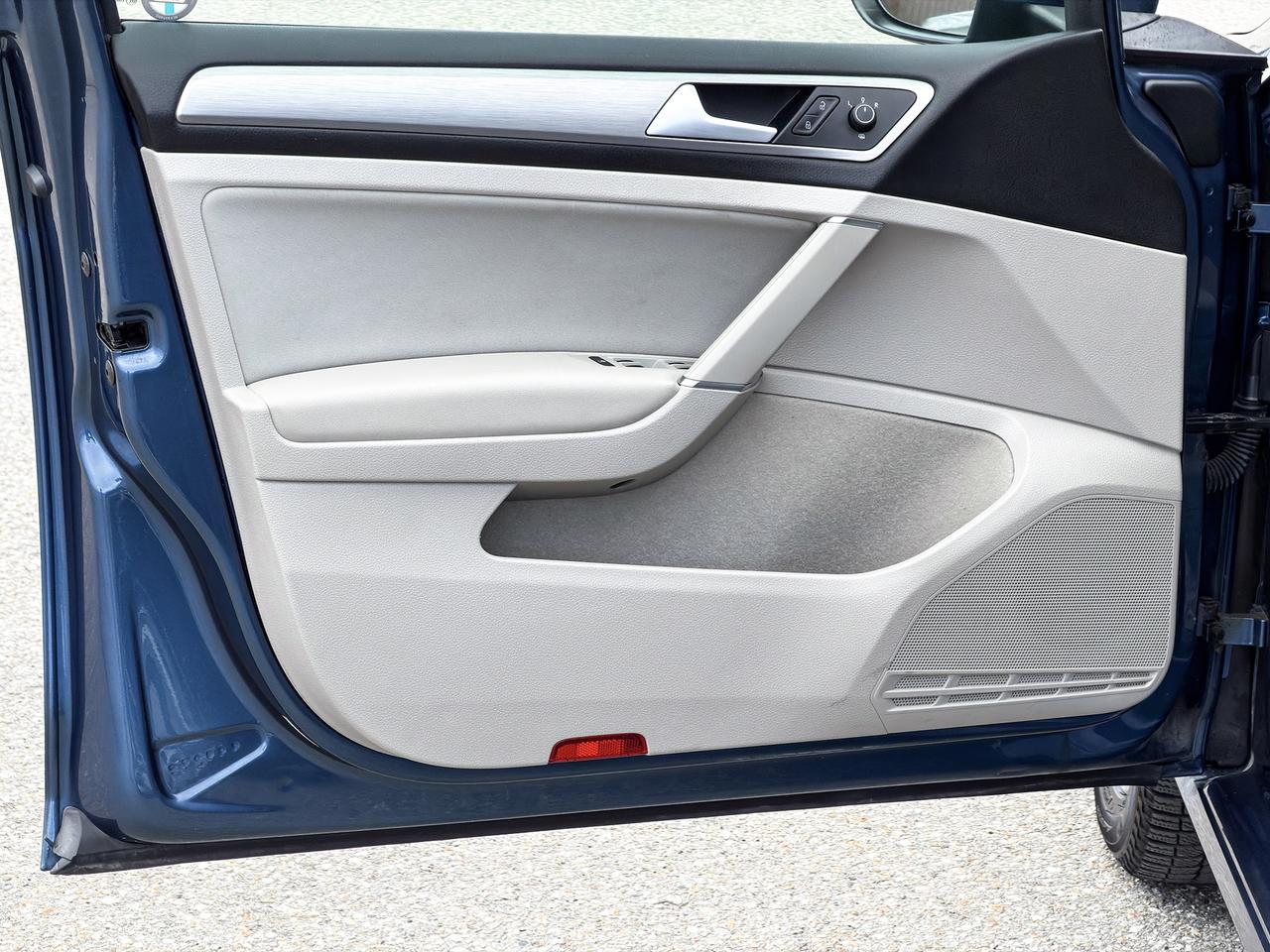 2015 Volkswagen Golf TRENDLINE Photo