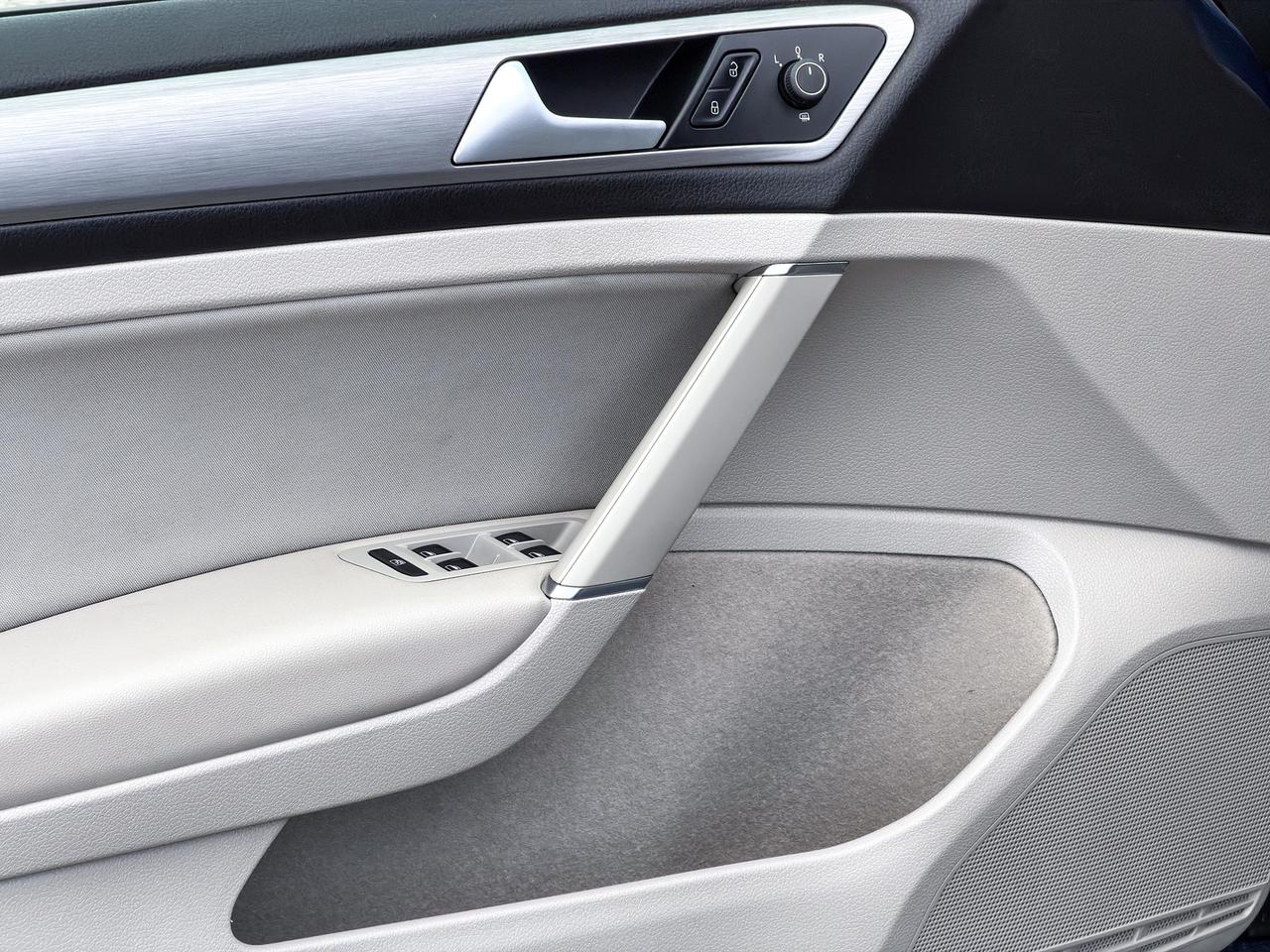 2015 Volkswagen Golf TRENDLINE Photo