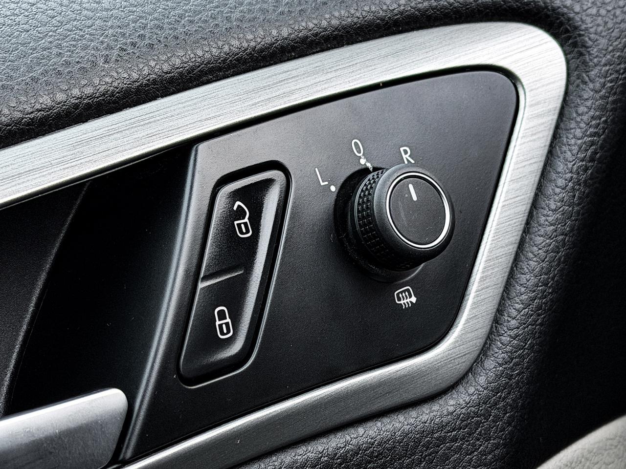 2015 Volkswagen Golf TRENDLINE Photo