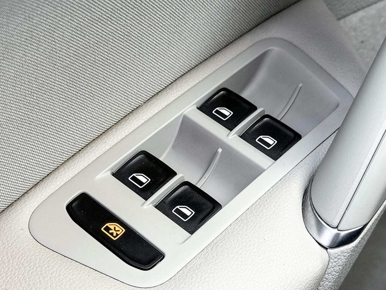 2015 Volkswagen Golf TRENDLINE Photo