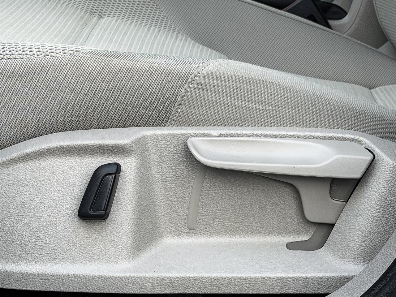 2015 Volkswagen Golf TRENDLINE Photo