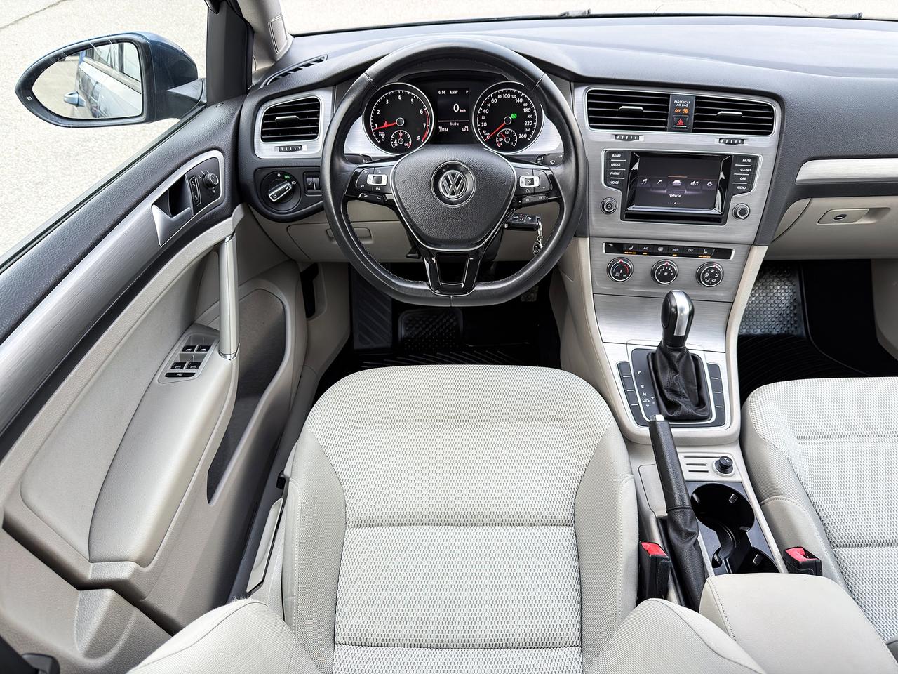 2015 Volkswagen Golf TRENDLINE Photo