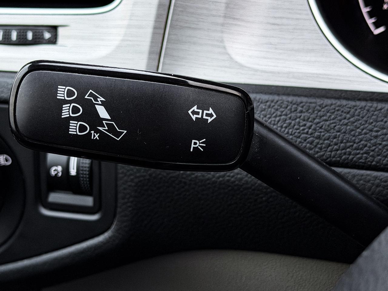 2015 Volkswagen Golf TRENDLINE Photo