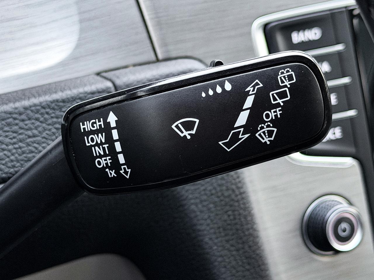 2015 Volkswagen Golf TRENDLINE Photo