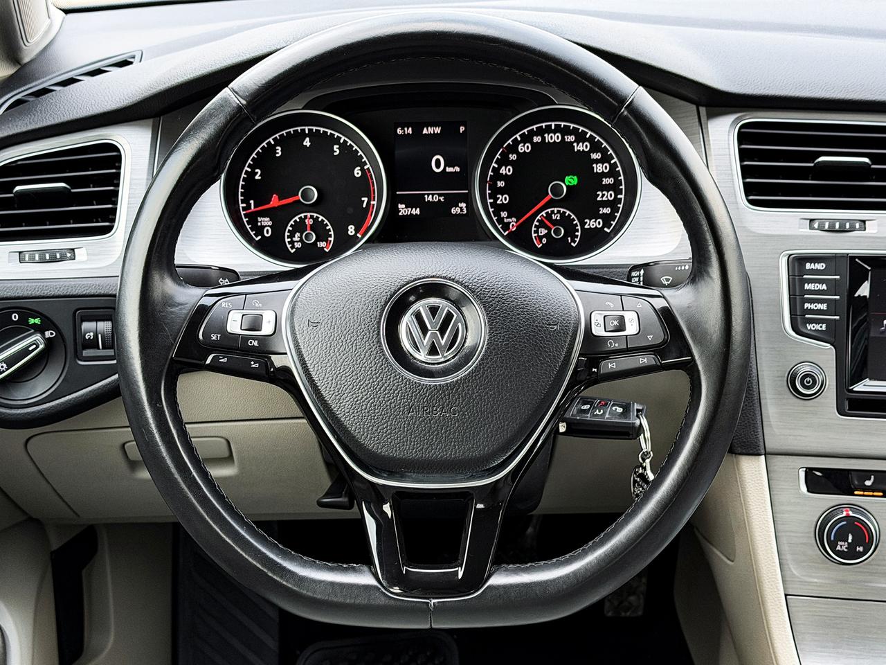 2015 Volkswagen Golf TRENDLINE Photo