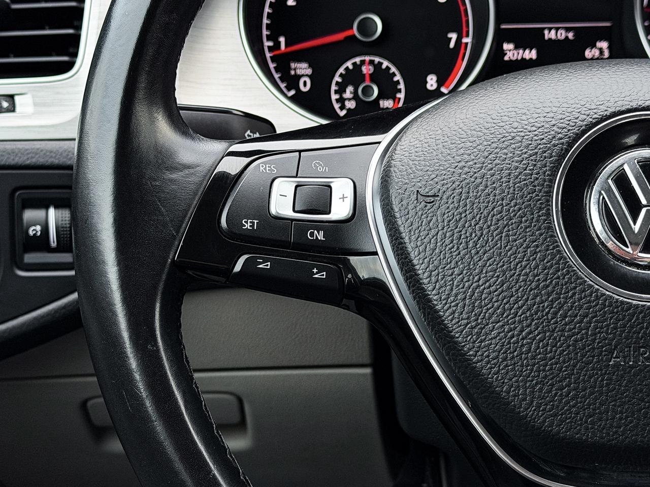 2015 Volkswagen Golf TRENDLINE Photo