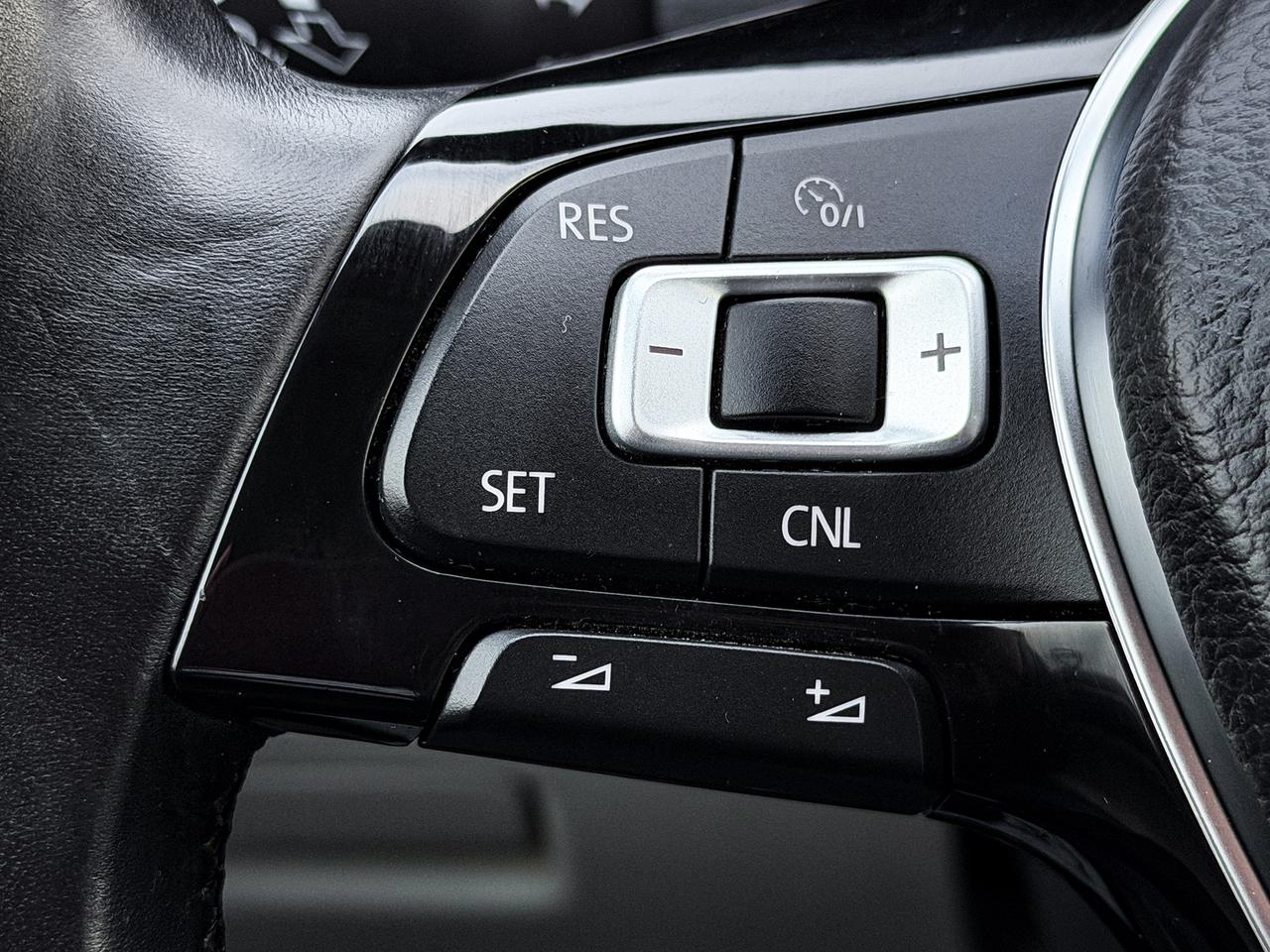 2015 Volkswagen Golf TRENDLINE Photo