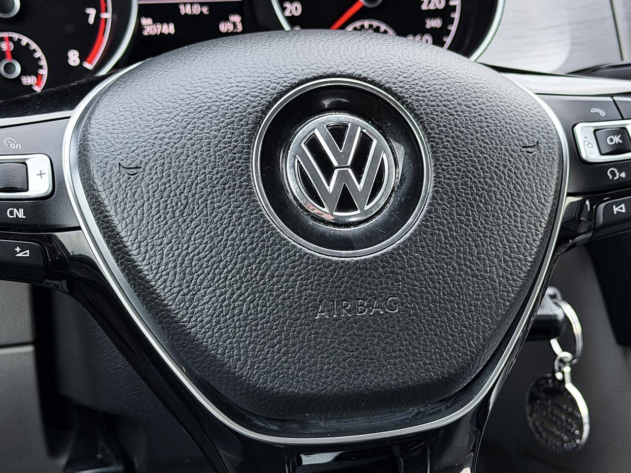 2015 Volkswagen Golf TRENDLINE Photo