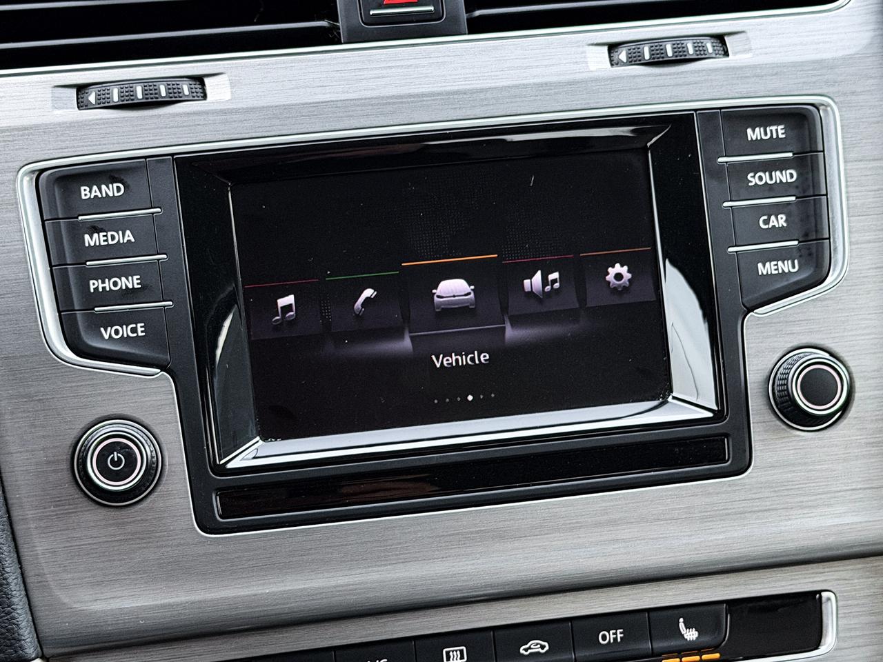 2015 Volkswagen Golf TRENDLINE Photo