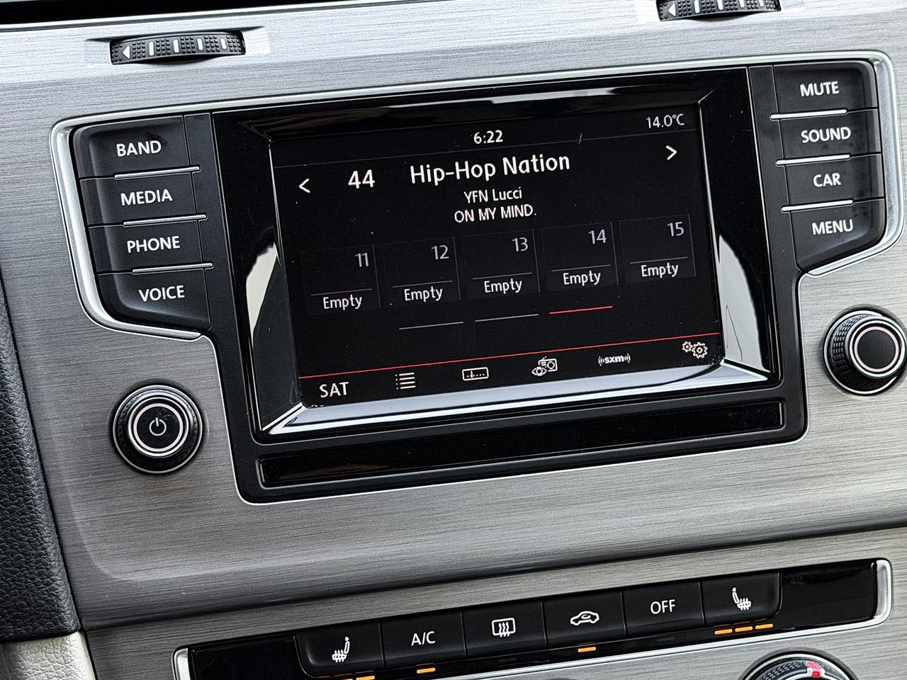 2015 Volkswagen Golf TRENDLINE Photo