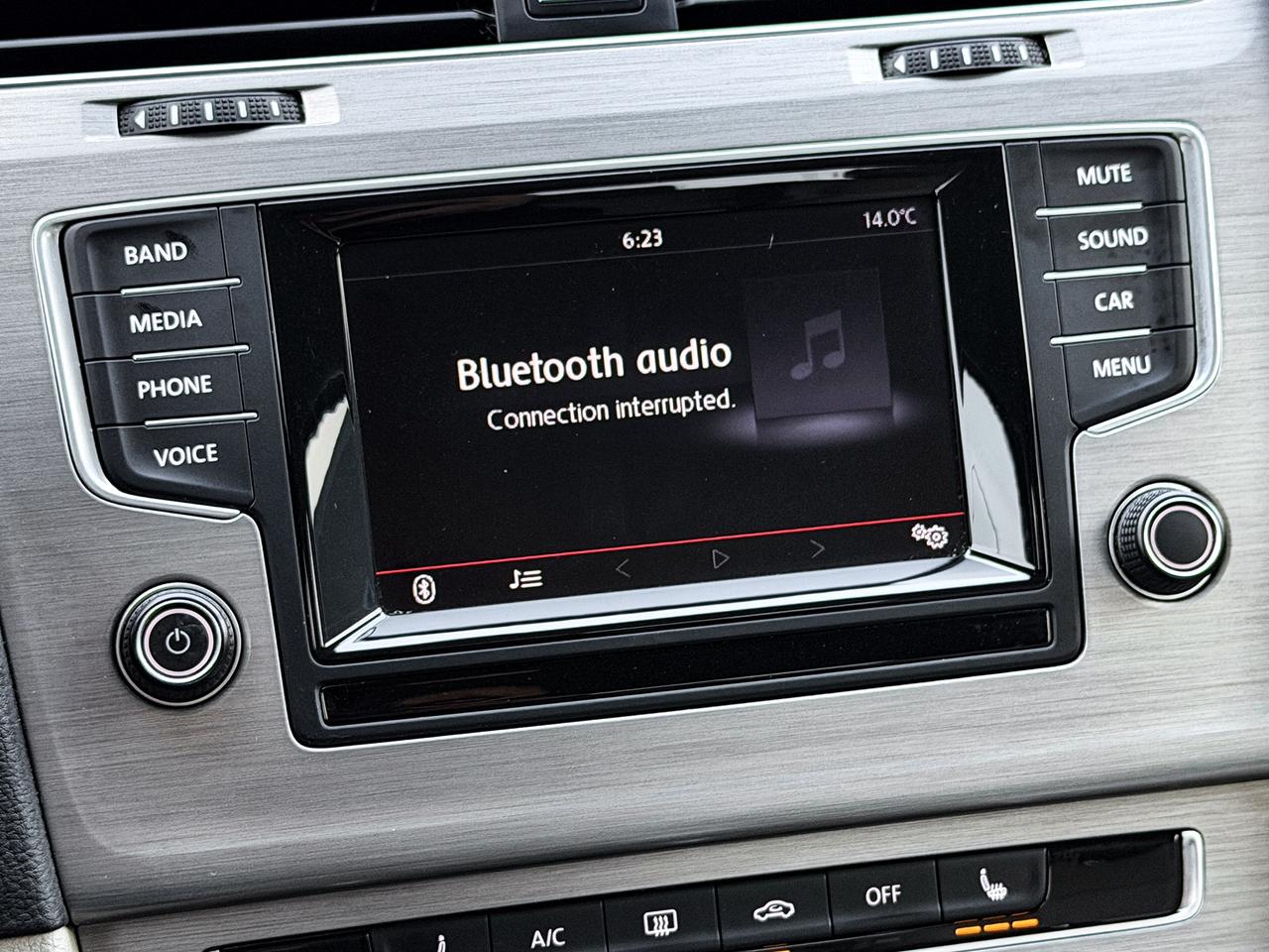 2015 Volkswagen Golf TRENDLINE Photo