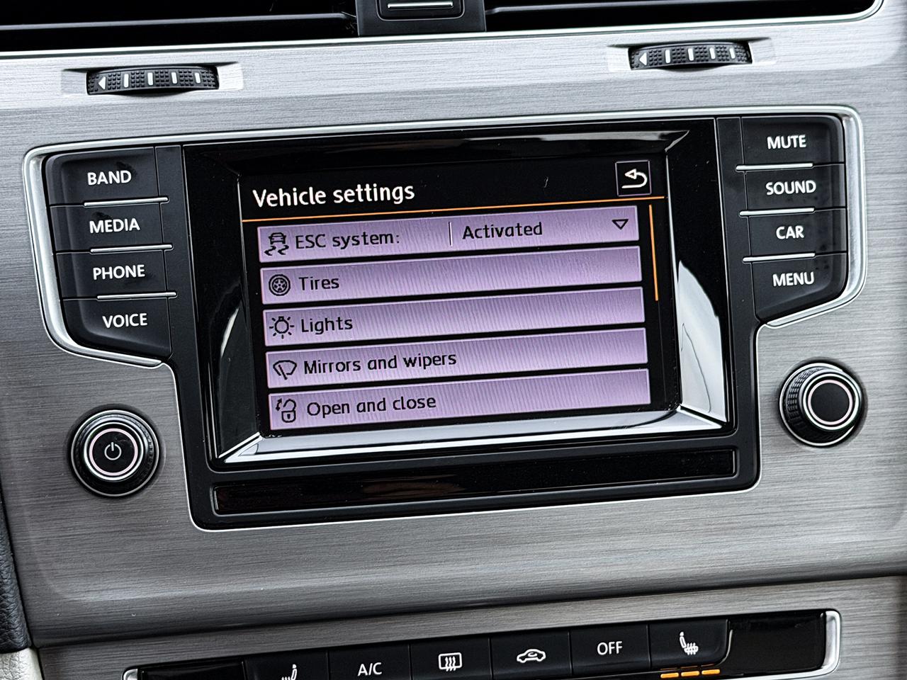 2015 Volkswagen Golf TRENDLINE Photo