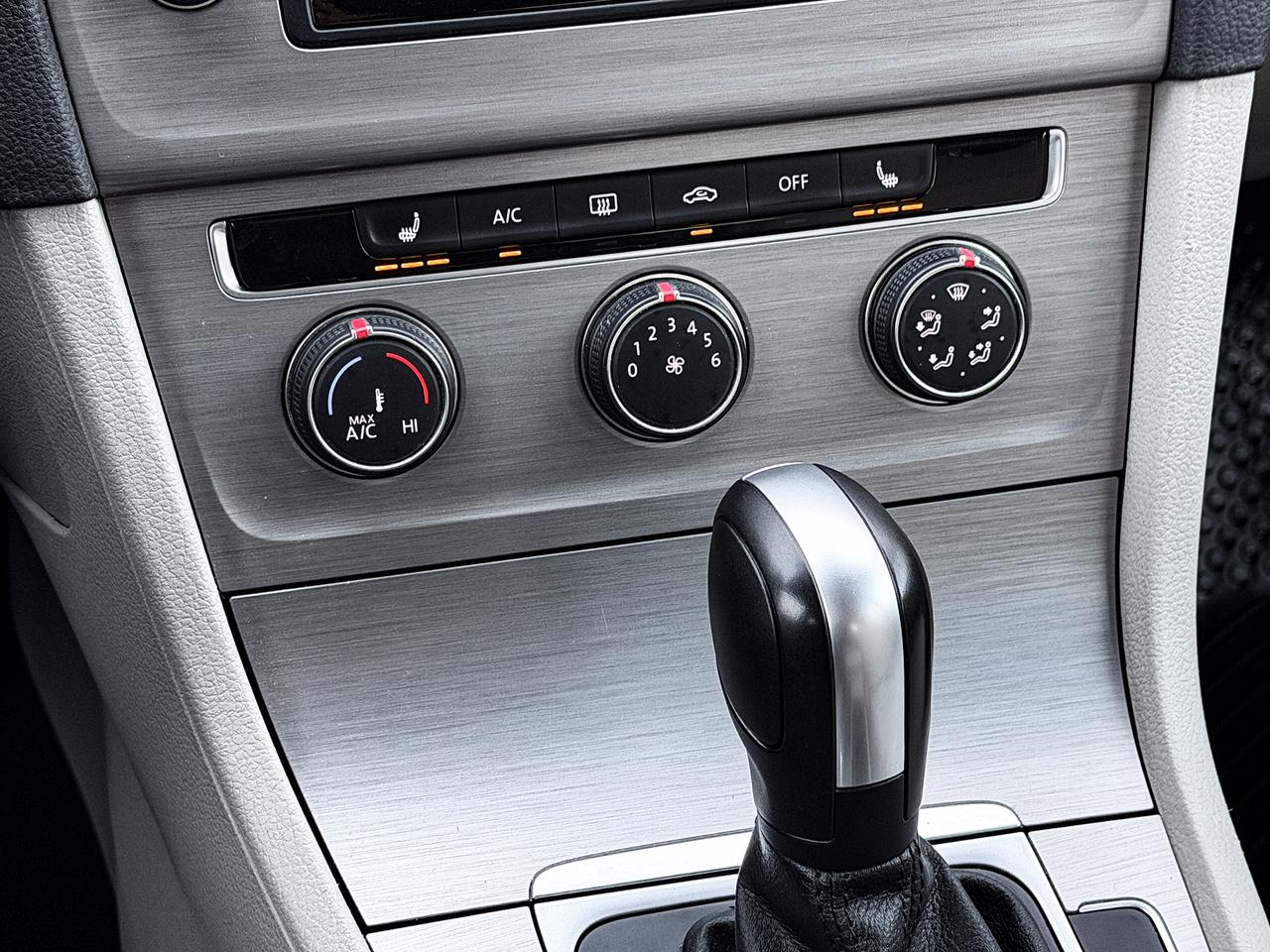 2015 Volkswagen Golf TRENDLINE Photo