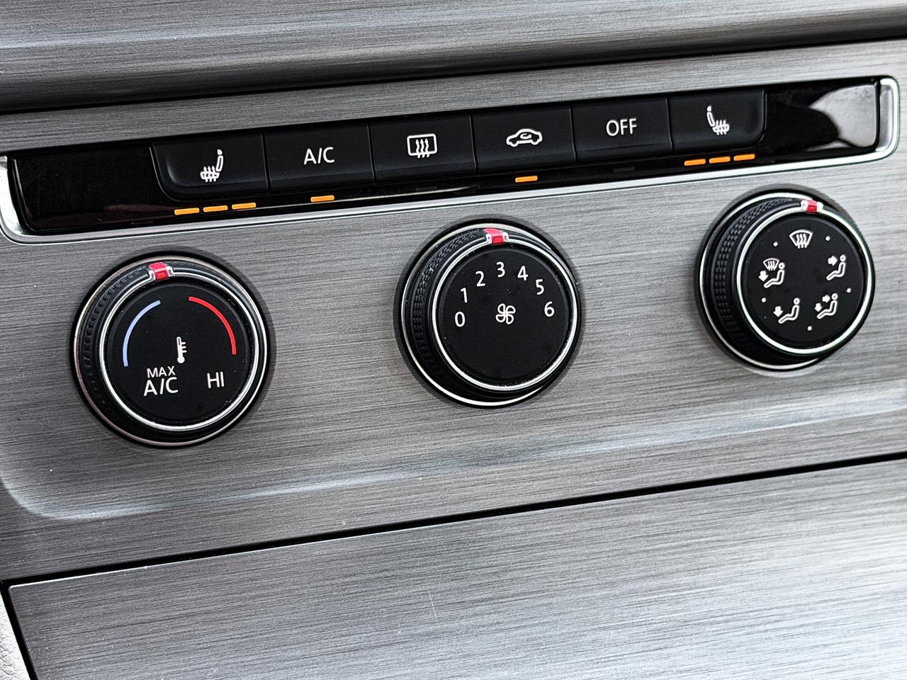 2015 Volkswagen Golf TRENDLINE Photo