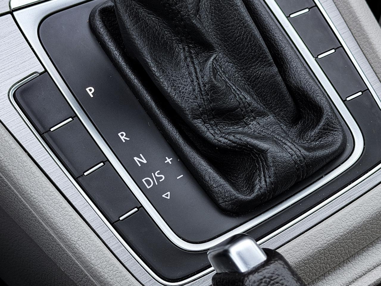 2015 Volkswagen Golf TRENDLINE Photo