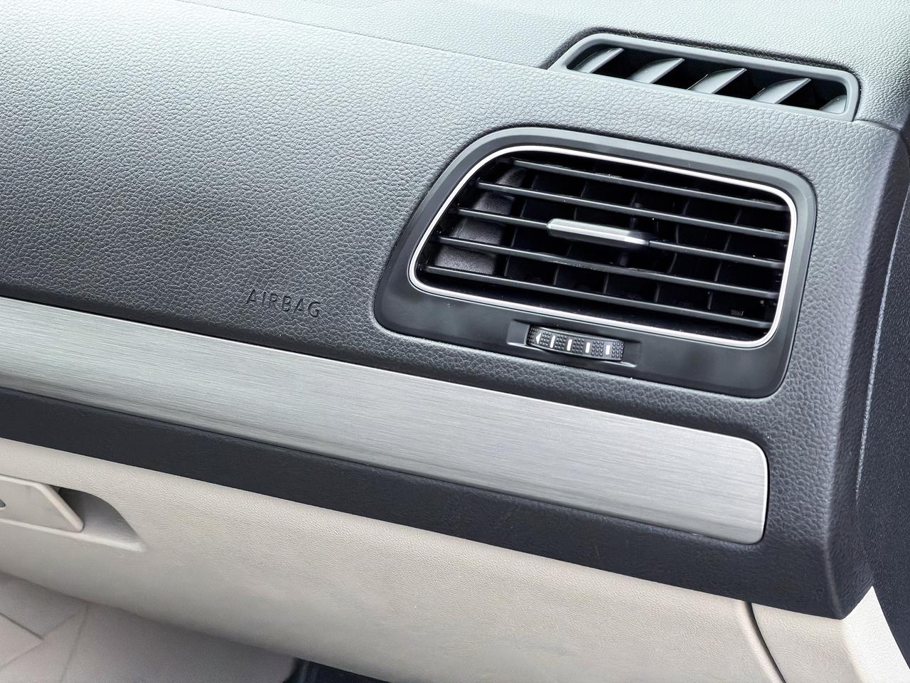 2015 Volkswagen Golf TRENDLINE Photo