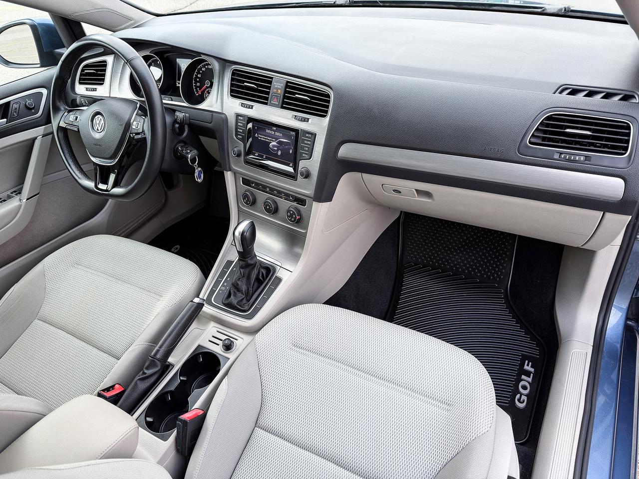 2015 Volkswagen Golf TRENDLINE Photo