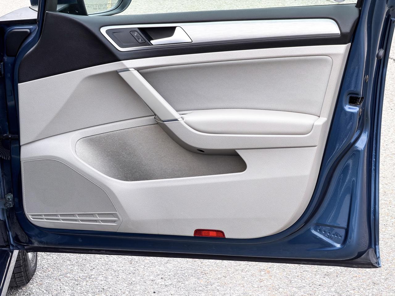 2015 Volkswagen Golf TRENDLINE Photo