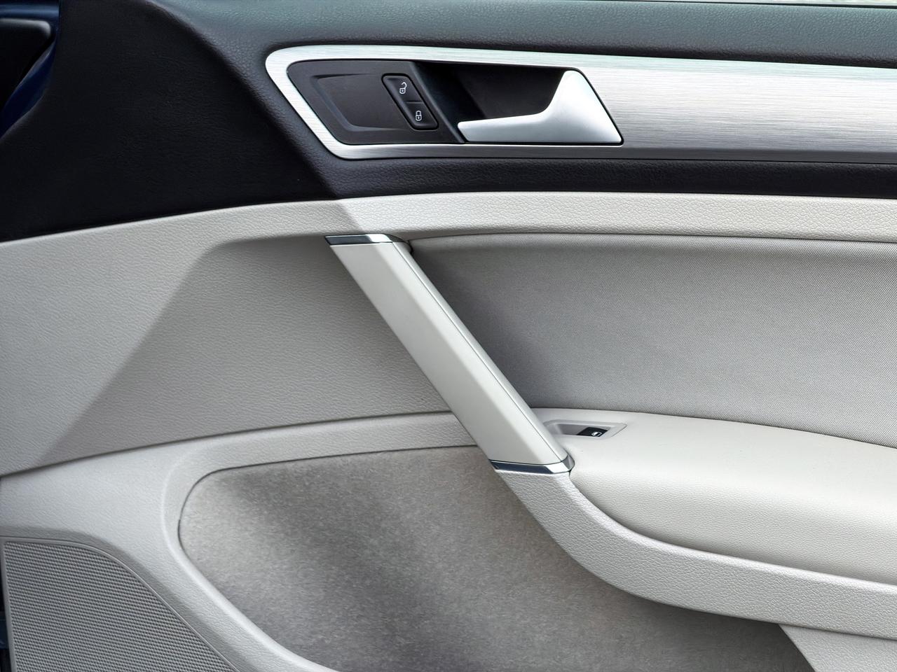 2015 Volkswagen Golf TRENDLINE Photo