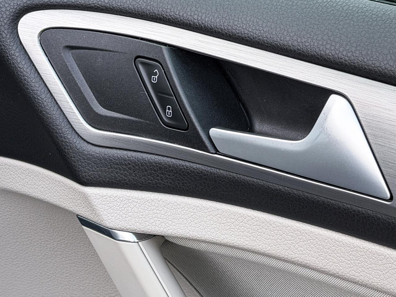 2015 Volkswagen Golf TRENDLINE Photo