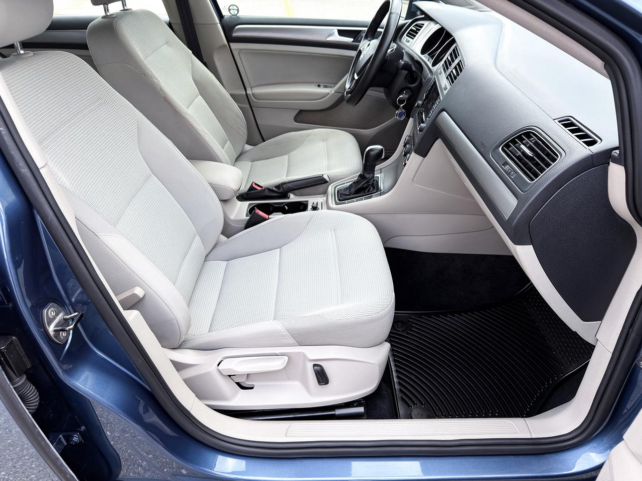 2015 Volkswagen Golf TRENDLINE Photo