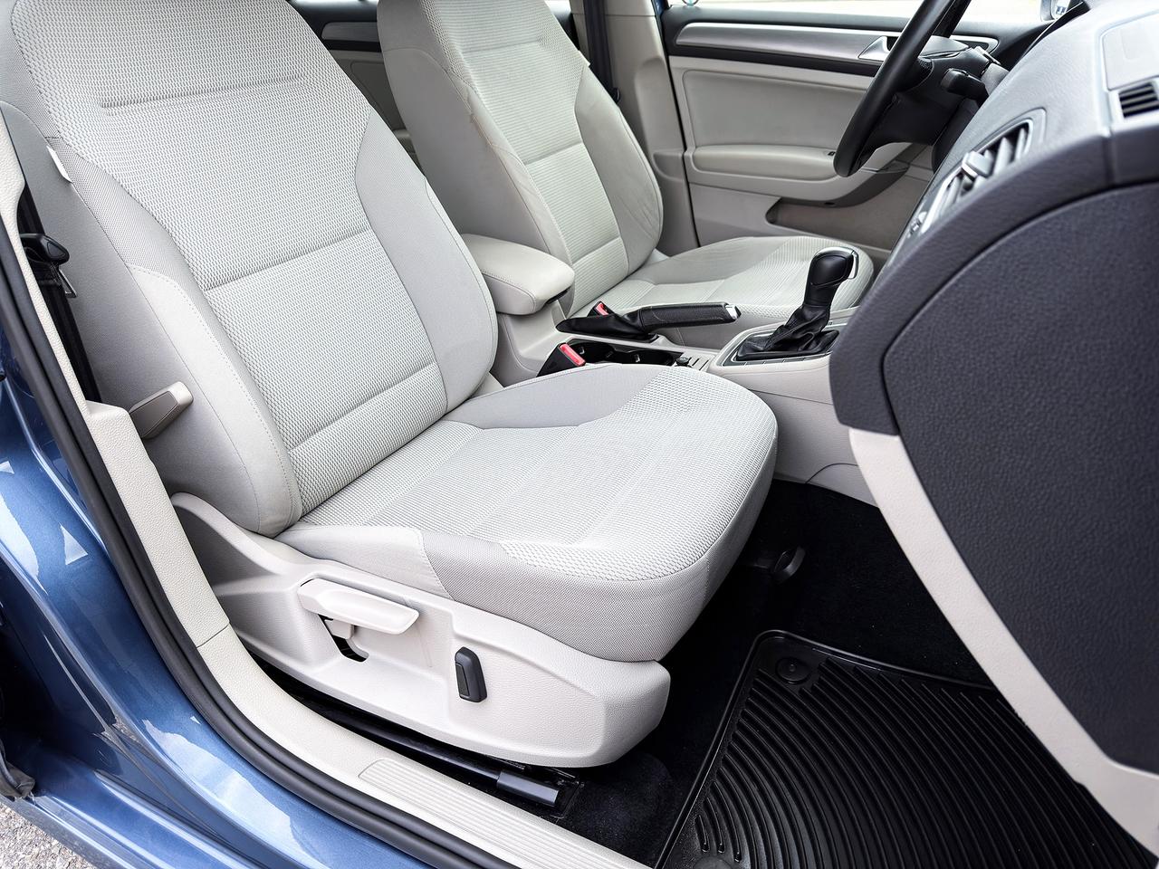 2015 Volkswagen Golf TRENDLINE Photo