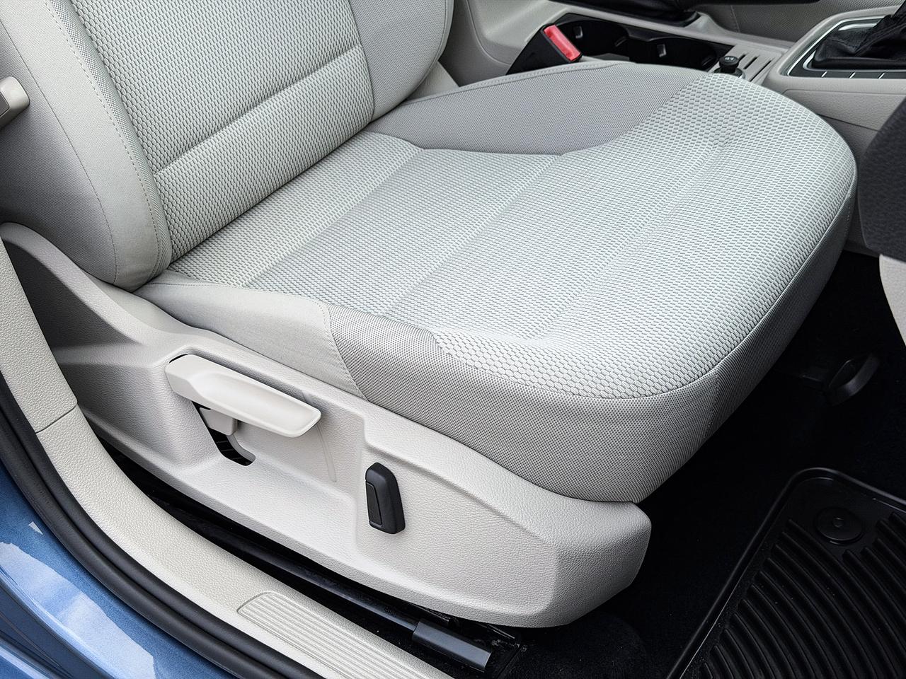 2015 Volkswagen Golf TRENDLINE Photo