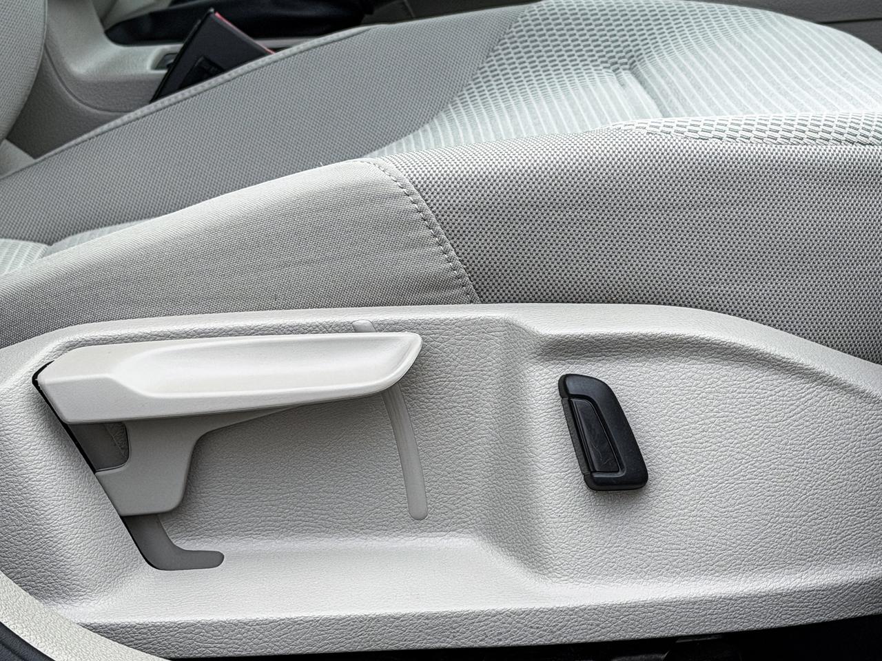 2015 Volkswagen Golf TRENDLINE Photo