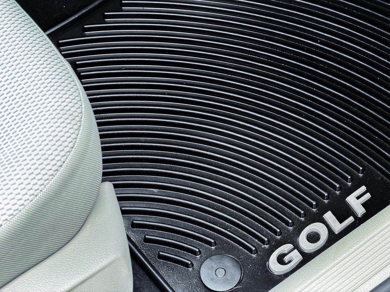 2015 Volkswagen Golf TRENDLINE Photo