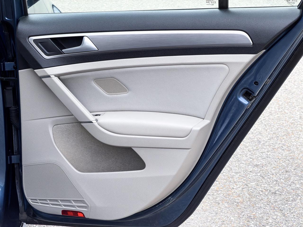 2015 Volkswagen Golf TRENDLINE Photo