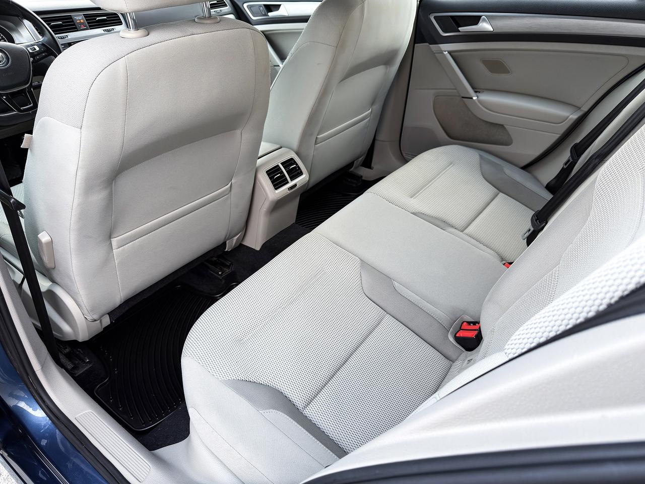 2015 Volkswagen Golf TRENDLINE Photo