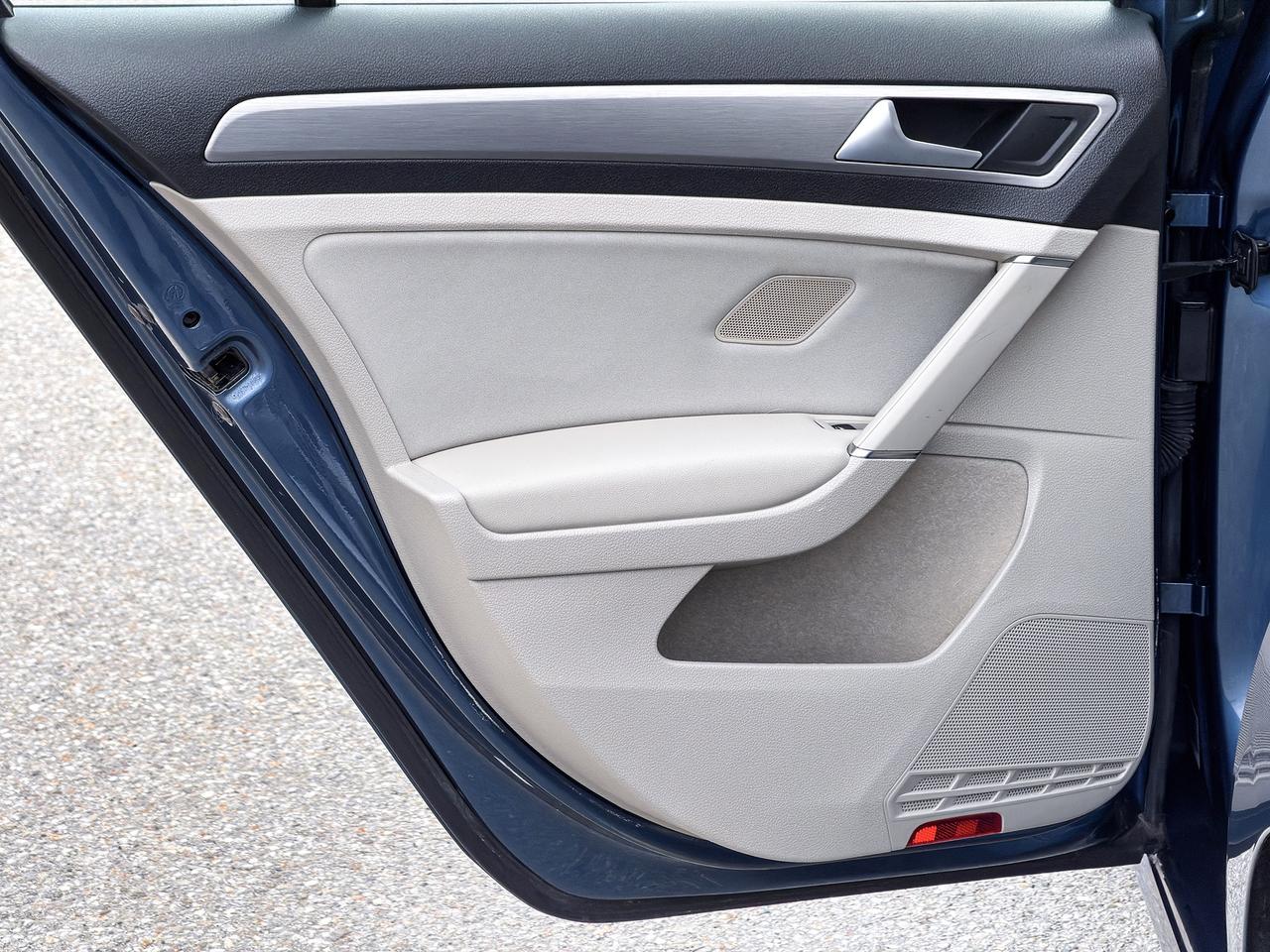 2015 Volkswagen Golf TRENDLINE Photo