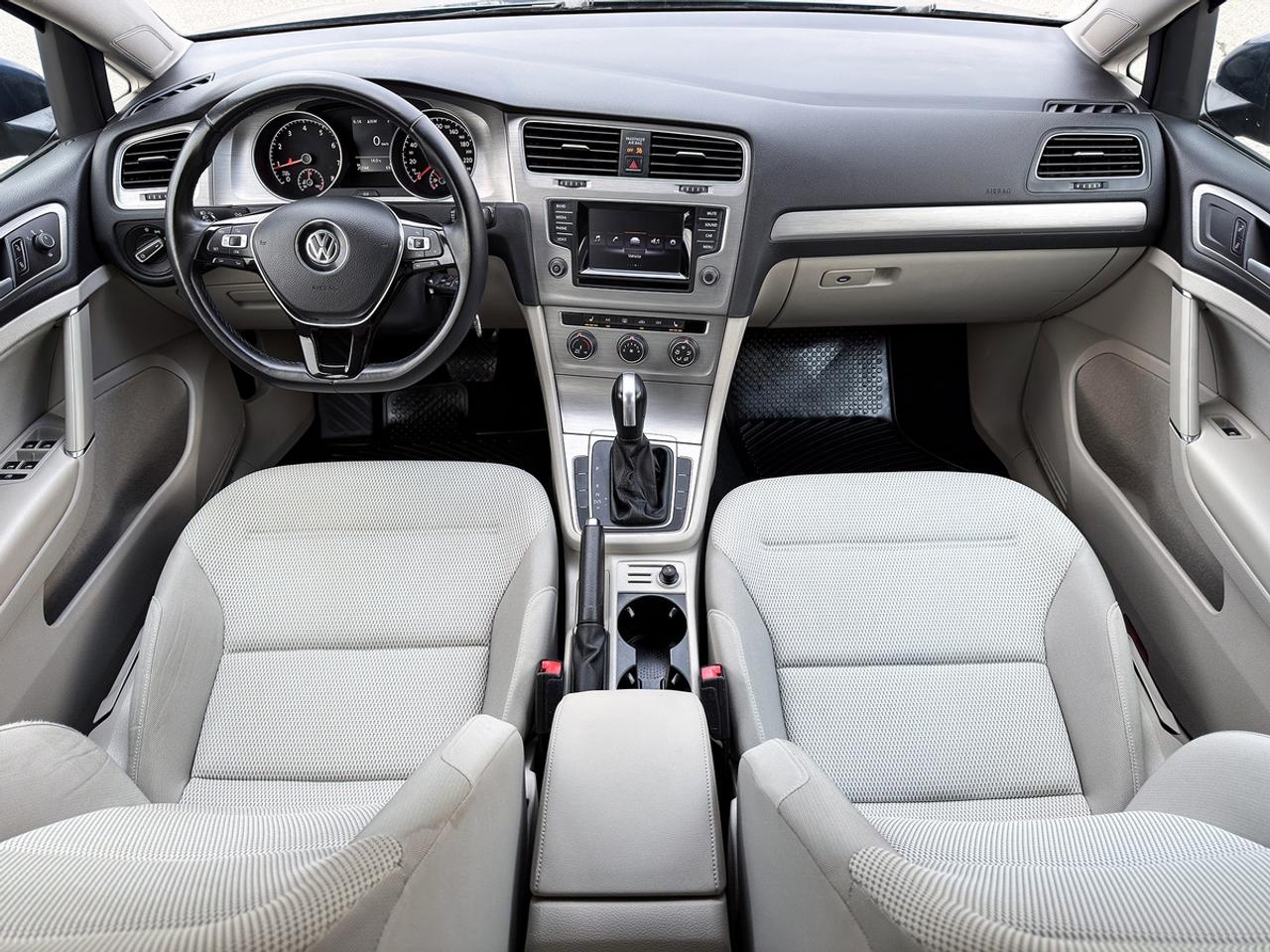 2015 Volkswagen Golf TRENDLINE Photo